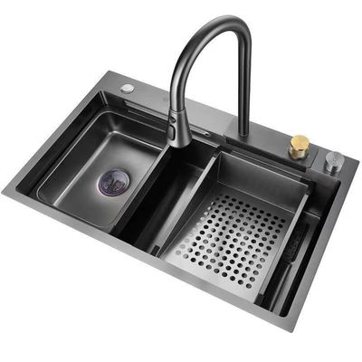Cuenca rectangular todo en un fregadero de cocina con grifo de bajada y desagüe de la cascada
